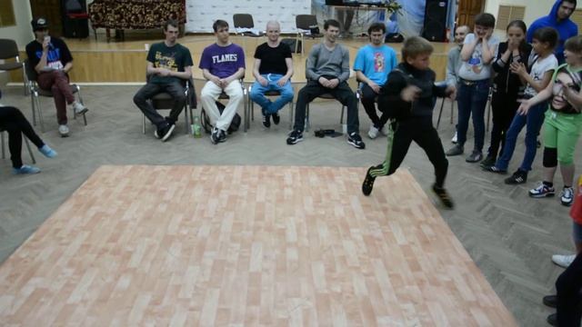 Spring Session 2014 1 on 1 b-boy Витек vs b-boy Максим смотреть онлайн
