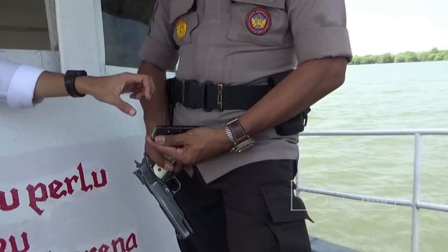 Ini dia senjata yang digunakan AKBP UNTUNG SANGAJI menembak teroris bom sarina смотреть онлайн