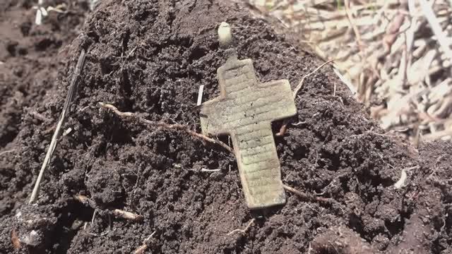 Отправился в заброшенную деревню на поиски клада. С металлоискателем XP Deus 2 lite смотреть онлайн