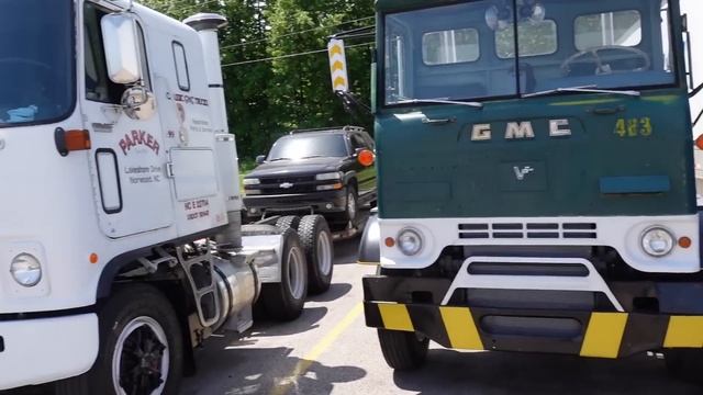 Peterbilt 352 Cabover Leaves;  GMC Astro Arrives-Detroit Diesel 8V-92