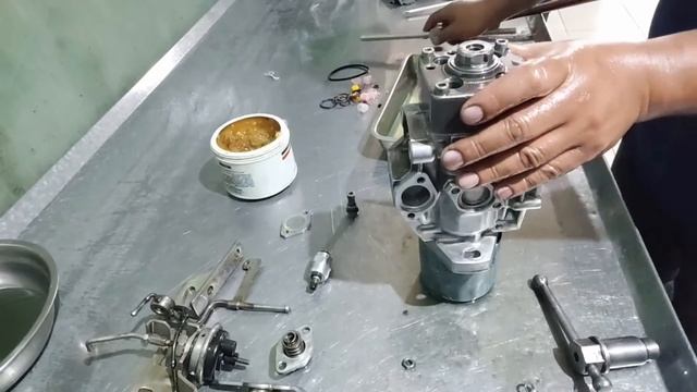 ASSEMBLE AND CALIBRATION OF INJECTION PUMP KIA FREGIO 2.7 ENGINE смотреть онлайн