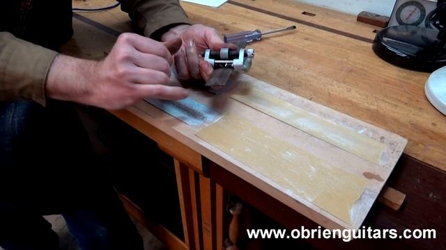 Luthier Tips du Jour Mailbag 114 - Beveling classical bridge ends смотреть онлайн