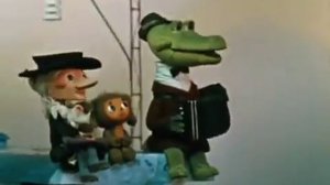 Песня Крокодила Гены голубой вагон  русская версия