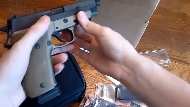 Mec-Gar Sig P226 Magazine Unboxing смотреть онлайн