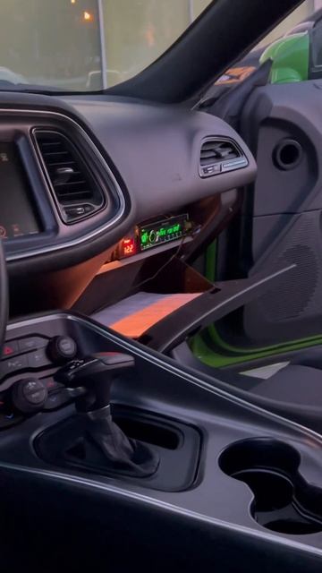 Что ещё здесь не хватает #dodge #challenger #dodgechallenger #srt8 #loud #bass #bassecurity смотреть онлайн
