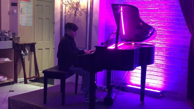 Lawrence Levin playing in Restaurant Amadeus on Staten Island. смотреть онлайн
