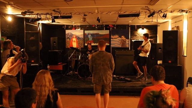 Вечер памяти Алексея Павловского в клубе Джерри Рубина - Cracked Rombix смотреть онлайн