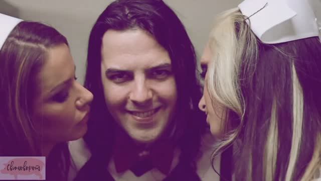 Сестра в музее (Sisiter In Museum)