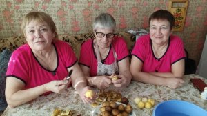 Тройняшки будут работать 😉// готовим начинку на манты 😋// и начинаем лепить//