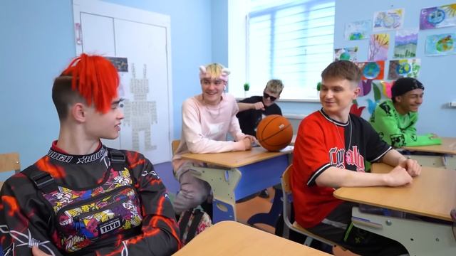 Ко је изгубио шортс у воденом парку? Неуспеси и тужни тренуци тинејџера. Смешне ситуације смотреть онлайн