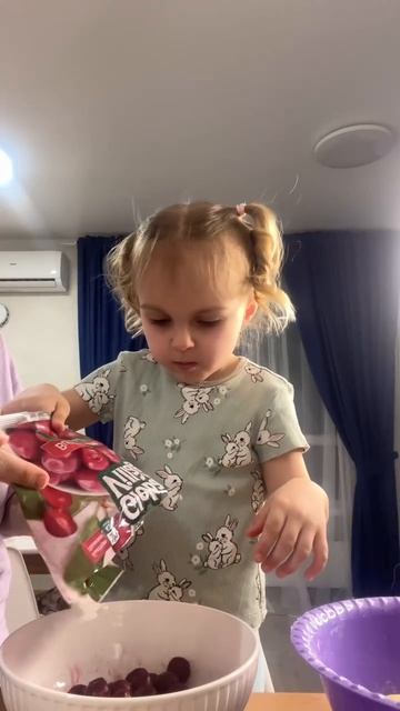 Ева готовит