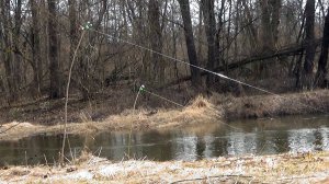 Рыбалка 27 марта на малой реке на 10 донок закидушек - красивая рыбалка!