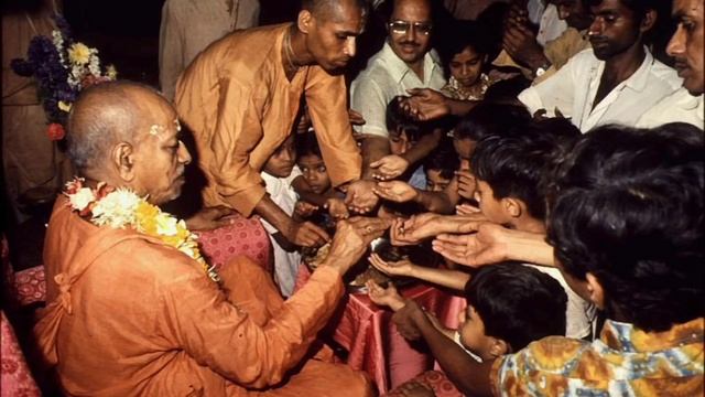 Утренняя прогулка Шрилы Прабхупады 29.03.1974, Бомбей. Веды помогают всем!