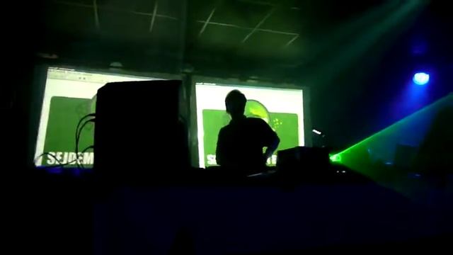 DESTROYER FAVAL CLUB 25.12.2010 BRNO part 3 смотреть онлайн