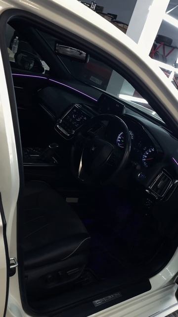 Toyota Crown дооснащение амбиетной подсветки и доводчиков дверей #bassecurity #toyotacrown смотреть онлайн