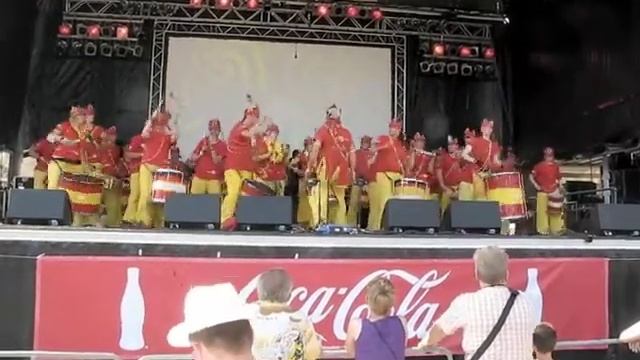 Bloco Fogo Coburg Samba Festival 2010 Calypso.m4v смотреть онлайн