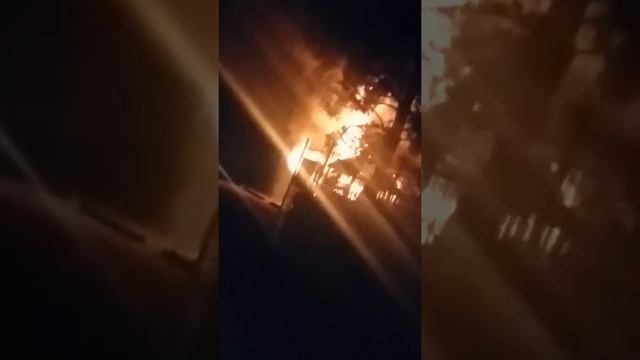 Пожар в талдыке 2мкр шаурма центр горит смотреть онлайн