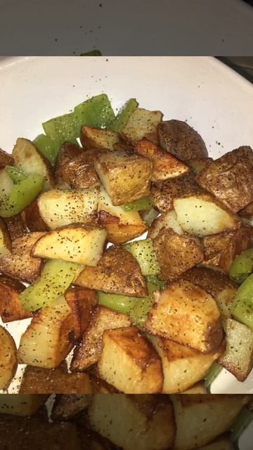 Boston butt roast, mash potato, potato wedges and homemade gravy ( with gravy from roast) смотреть онлайн