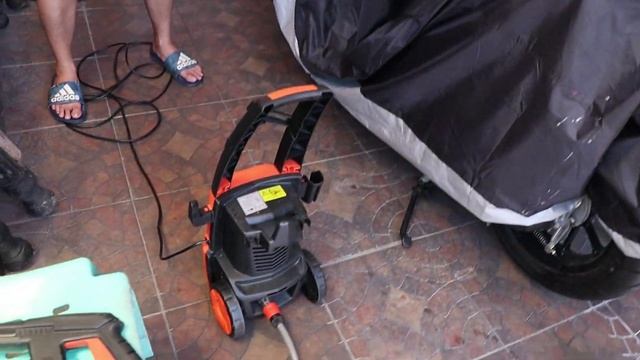 BASIC LANG TO SA AMIN.... AIRCON service cleaning in muntinlupa1 cabinet type and 5 window type смотреть онлайн