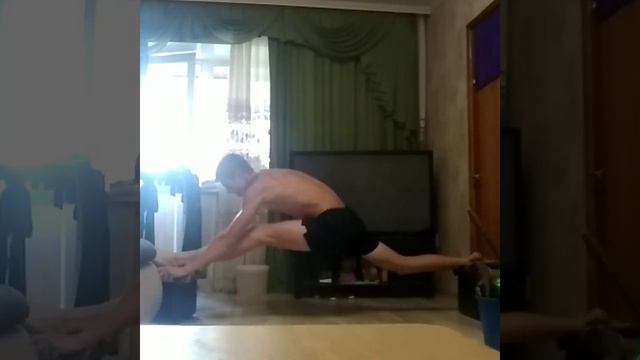 Шпагат между тумб смотреть онлайн