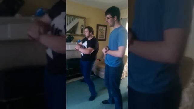 Two Guys dancing on Just Dance 2014 смотреть онлайн