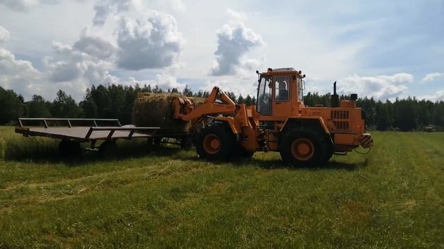 АМКОДОР 352С загружает рулоны!!!🇧🇾