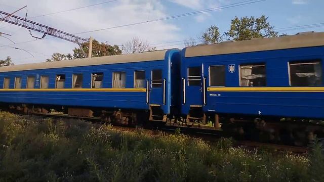 Электровоз ВЛ80т-1804 с пассажирским поездом смотреть онлайн