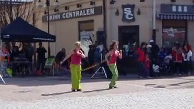 Salsaton Zumba Cupcakekalaset Kristinehamn 2013 Zumba Malin & Camilla смотреть онлайн