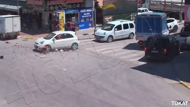 Ortalığı karıştıran VW Caddy (MOBESE Trafik Kaza Videoları - Temmuz 2022) смотреть онлайн