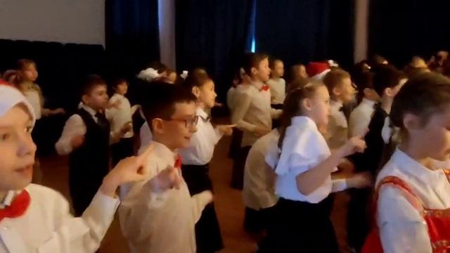 Повторяем движения. Ёлочки-пенёчки.