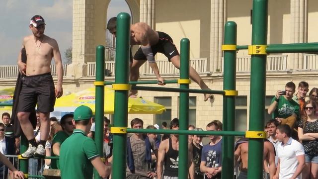 1 Мая 6 лет воркаута 2014 - Бельский vs Воронов 1 батл смотреть онлайн