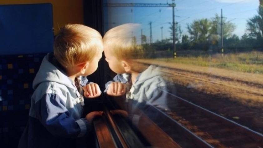 История про одинокого мальчика в поезде смотреть онлайн