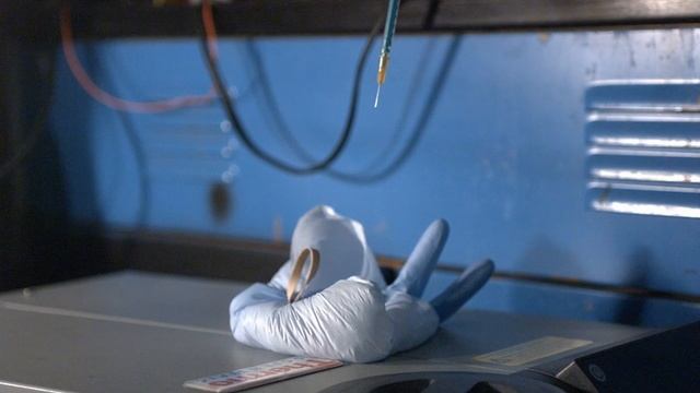 Glove and a needle with high speed camera смотреть онлайн
