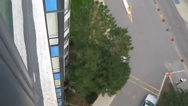 Window cleaner POV captured while hanging off building on bosun's chair! смотреть онлайн