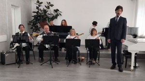 "День Победы"В. Харитонов, Д. Тухманов, солист Д. Зубанов, "Народные наигрыши" Л. Колесов