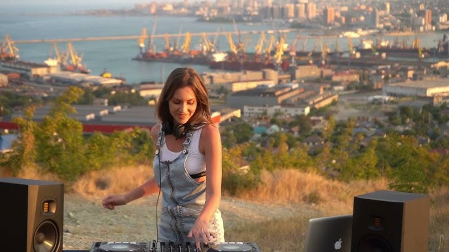 Elena Litvinenko | DJ Bunia | Melodic Techno & Techno Mix (August 14) смотреть онлайн