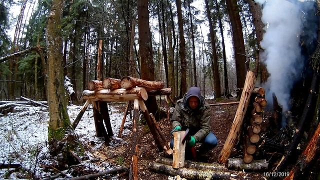 Solo bushcraft, parts for the throne, cooking in the camp, log bench, without talking смотреть онлайн