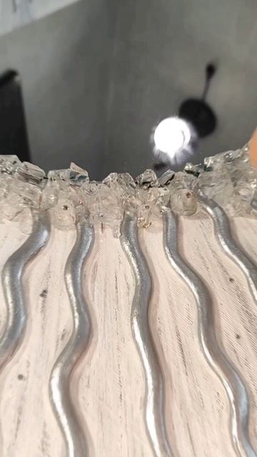 Декор зеркала стразами в интерьере