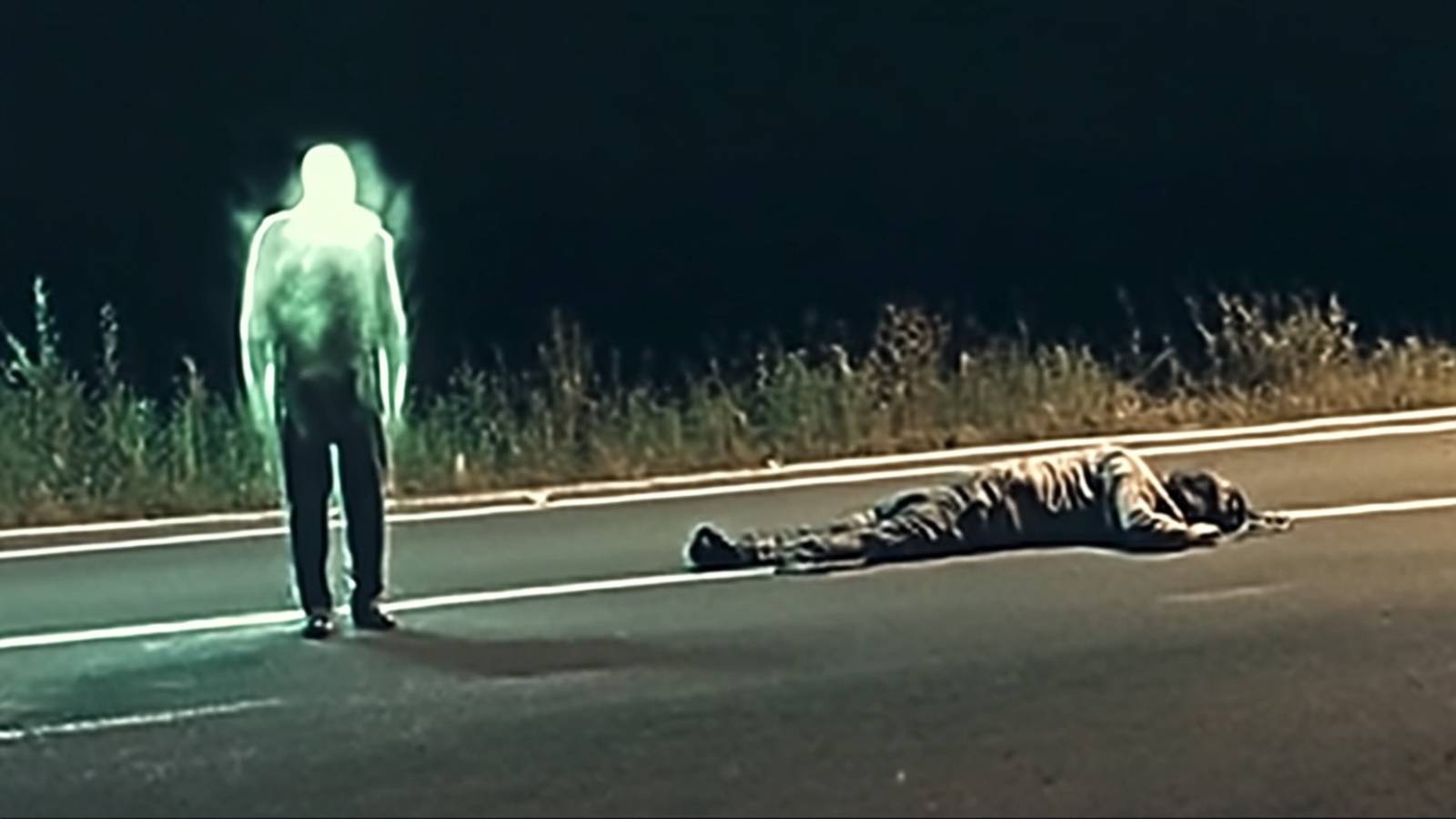 Удивительные кадры: ДУШИ ПОКИДАЮТ ТЕЛО смотреть онлайн