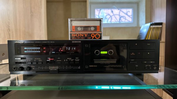 Victor TD-V66 кассетная дека в хорошем состоянии