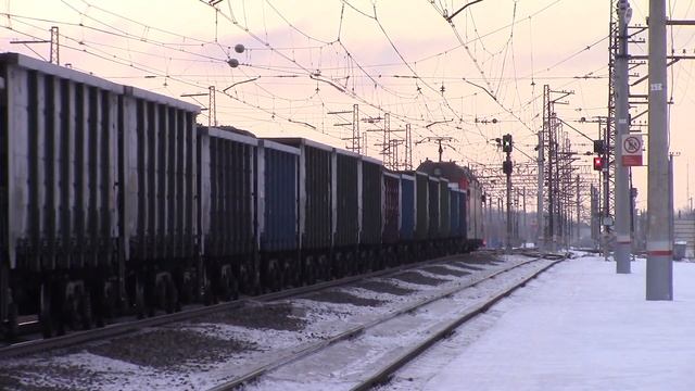 Электровоз 2ЭС6-514 с грузовым поездом на ст. Мишкино, ЮУЖД смотреть онлайн