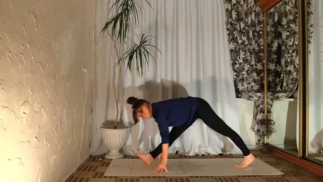 КАК с УТРА РАСТЯНУТЬСЯ в ШПАГАТ ХАНУМАНАСАНА - 1 смотреть онлайн