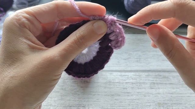 Вязаная сумка из бабушкиного квадрата с деревянными ручками смотреть онлайн