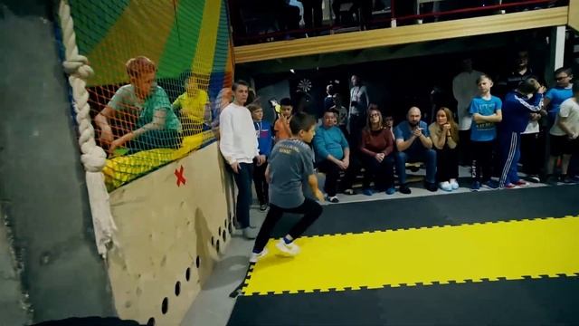 ЗИМНИЕ ПАРКУР СОРЕВНОВАНИЯ В LVL UP │ ФЕДЕРАЦИЯ "ФРИРАНЕРС" смотреть онлайн