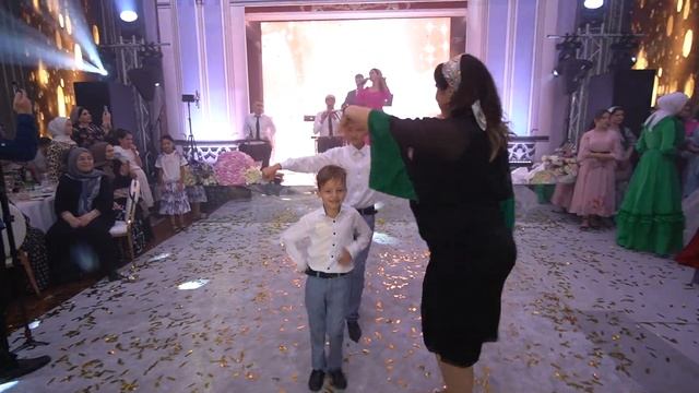 Элина Дагаева   Молодая (чеченская певица) #chechenmusic #chechen