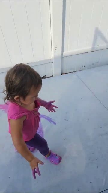 розовое настроение 🤪 #babyvideo #милыедети #cutebaby #shorts #funnybaby #funnyvideo #смешныедети смотреть онлайн