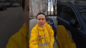 Какой доход в час у курьера в Москве?