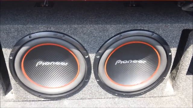 Subwoofer Videos. 2 12 inch pioneer TS-W304R subwoofers смотреть онлайн