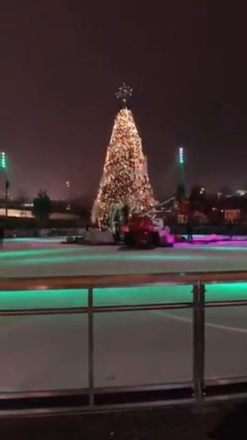 Висотна каркасна ялинка ''Вікторія Максі 14 м''. Roshen Winter Village смотреть онлайн