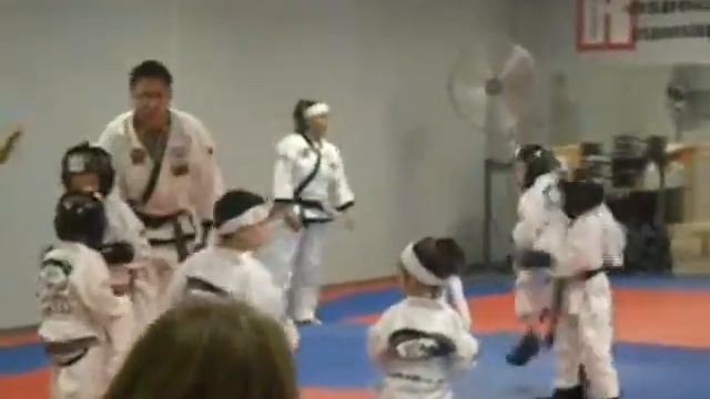Kim's Karate West - Testing Grasshoppers смотреть онлайн